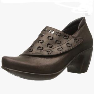 Naot Casual or dressy bronzed leather heels in excellent condition.